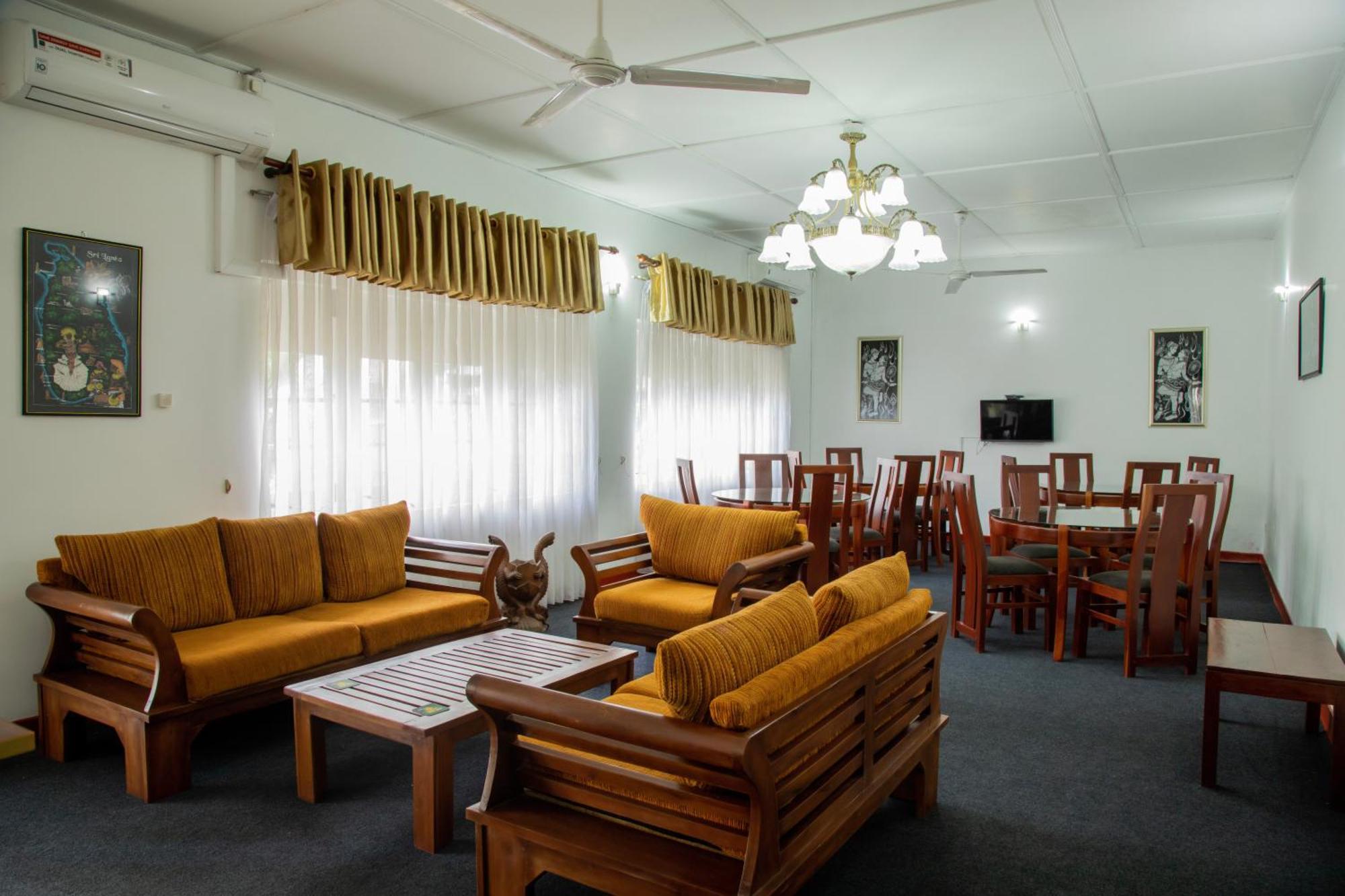Funk Bunks - By The Lake Kandy Exterior photo